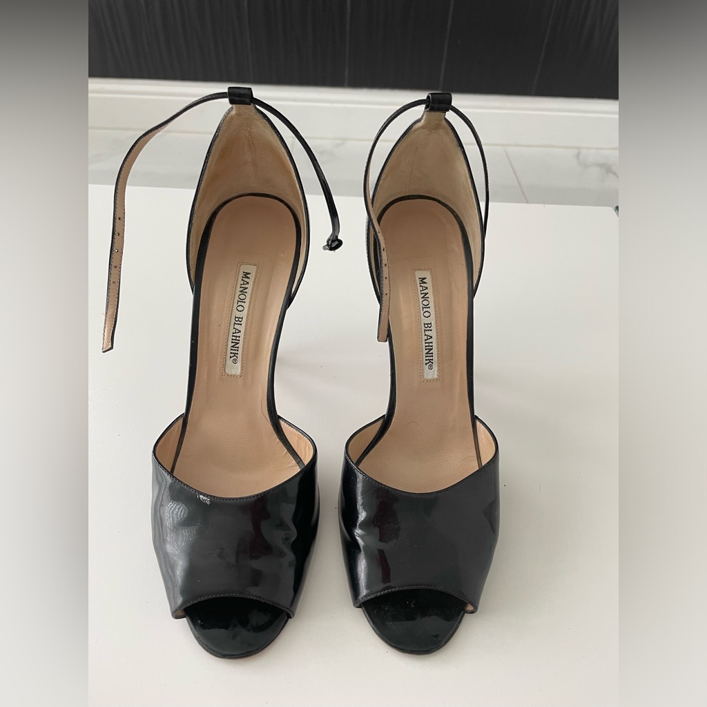 Manolo Blahnik Black Patent Leather Ankle Strap High Heels Eu38.5 Us8.5